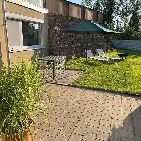 Schoene In Ruhiger Lage Mit Garten. شقة *