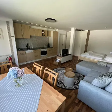 Schoene In Ruhiger Lage Mit Garten. Apartamento *