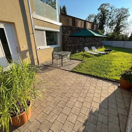 Schoene In Ruhiger Lage Mit Garten.